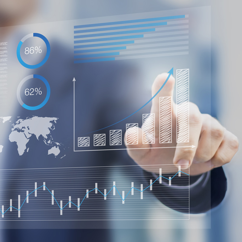 Daten-Analyst bei der Datenauswertung. Ihr Unternehmen profitiert von den Leistungen in der Datenanalyse mithilfe von AI durch Sigsales.