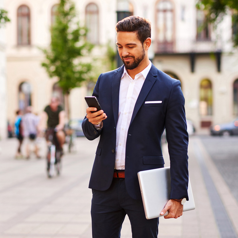 Vertriebsmitarbeiter unterwegs für Ihr Unternehmen. Profitieren Sie durch unseren Service im Vertrieb, Durchsetzung am Point of Sale und Markeninzinierung.